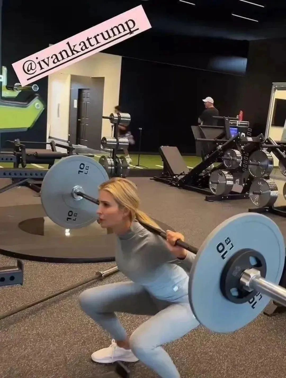 特朗普女儿伊万卡，地球球花沙漏身材，这画面是我能免费看的吗？！