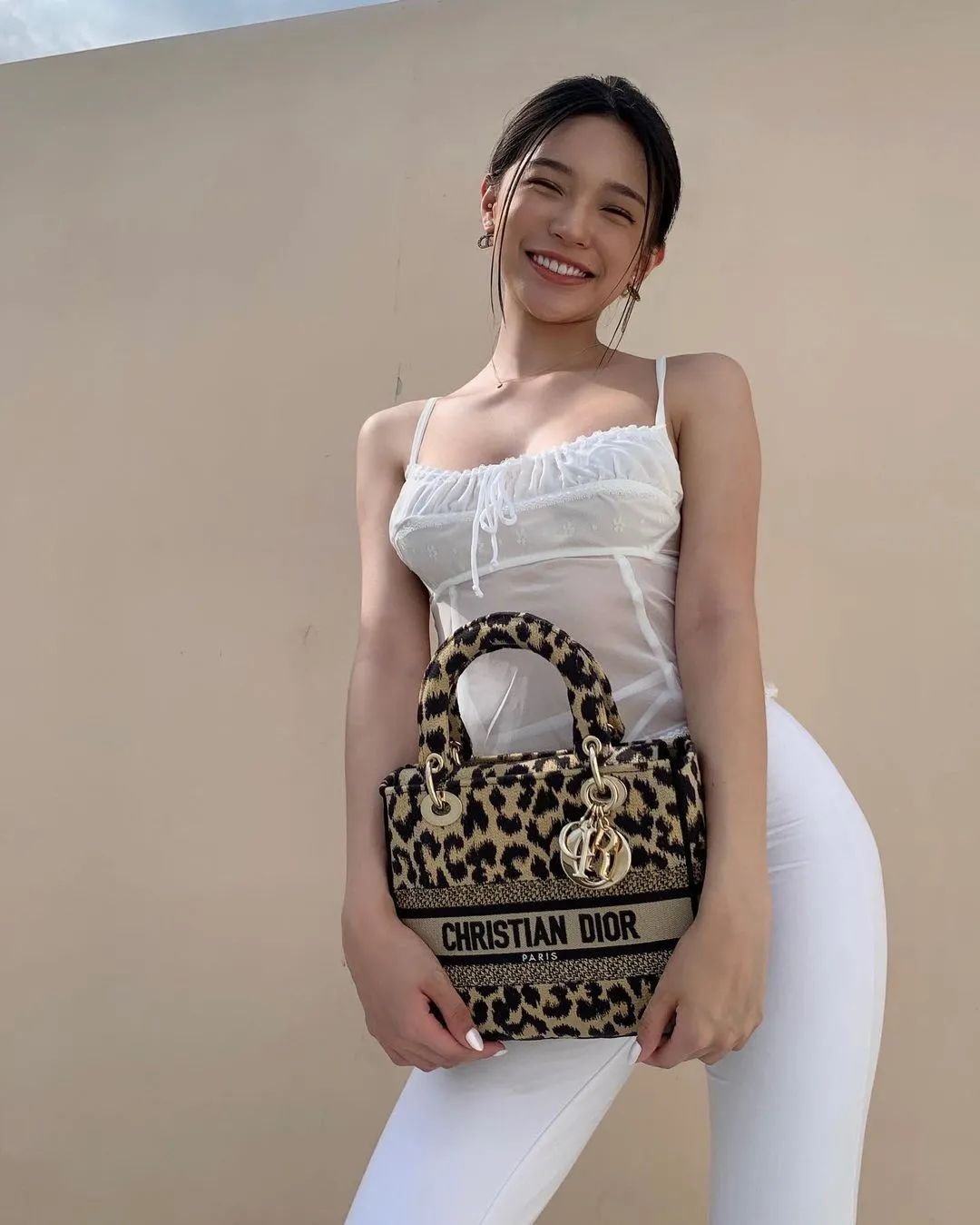 杜蕾斯新晋女模身材照曝光，我怎么又一次沦陷了...