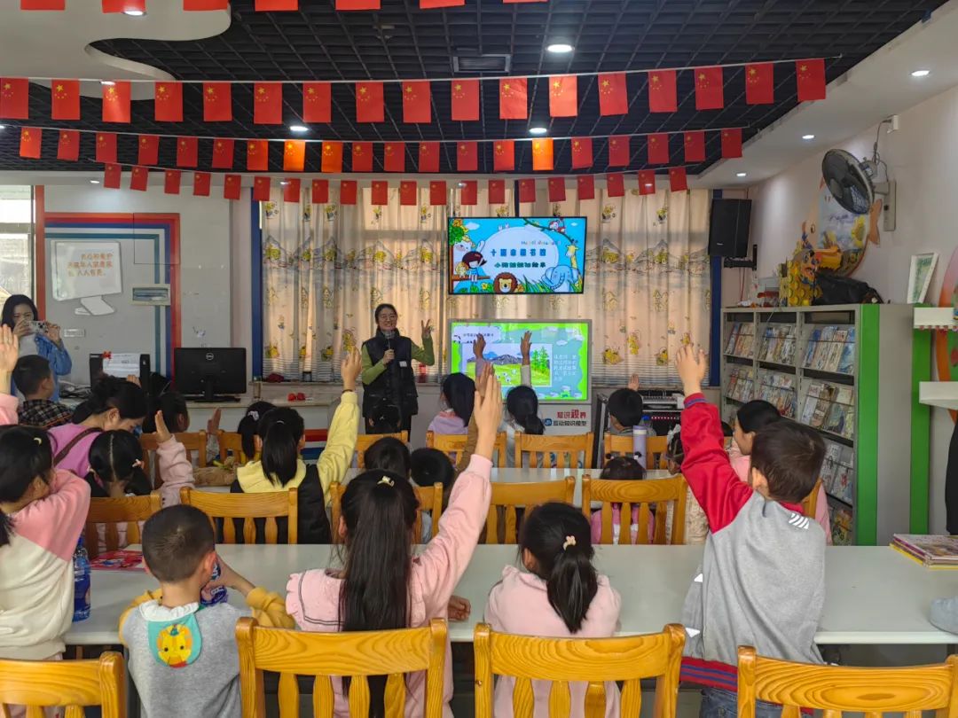 十堰市图书馆小雅姐姐讲绘本主题阅读推广活动：《熊爷爷开诊所》