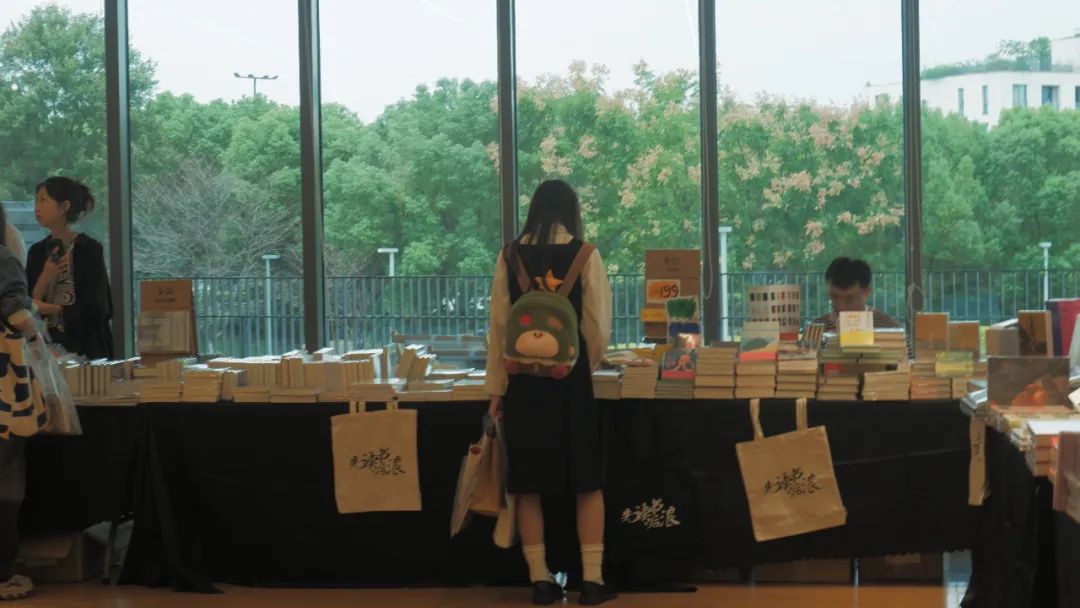在做書当志愿者，缓解了我的存在主义危机