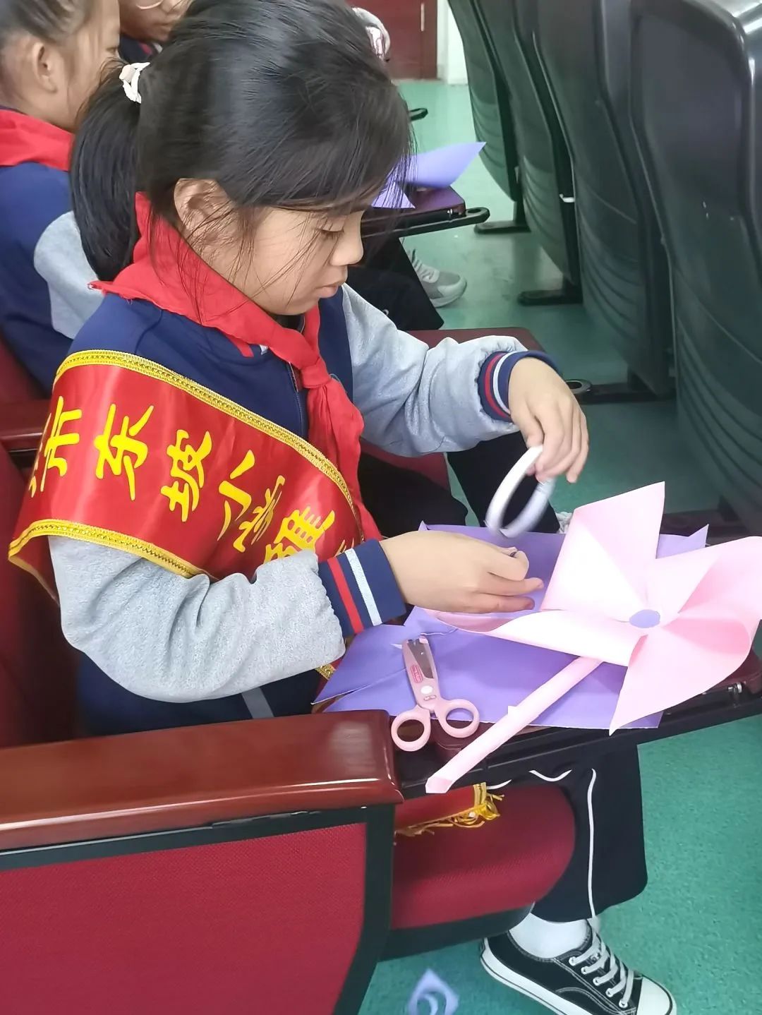 黄冈职业技术学院大学生读书协会开展“童心童趣，立冬寻宝”志愿服务活动