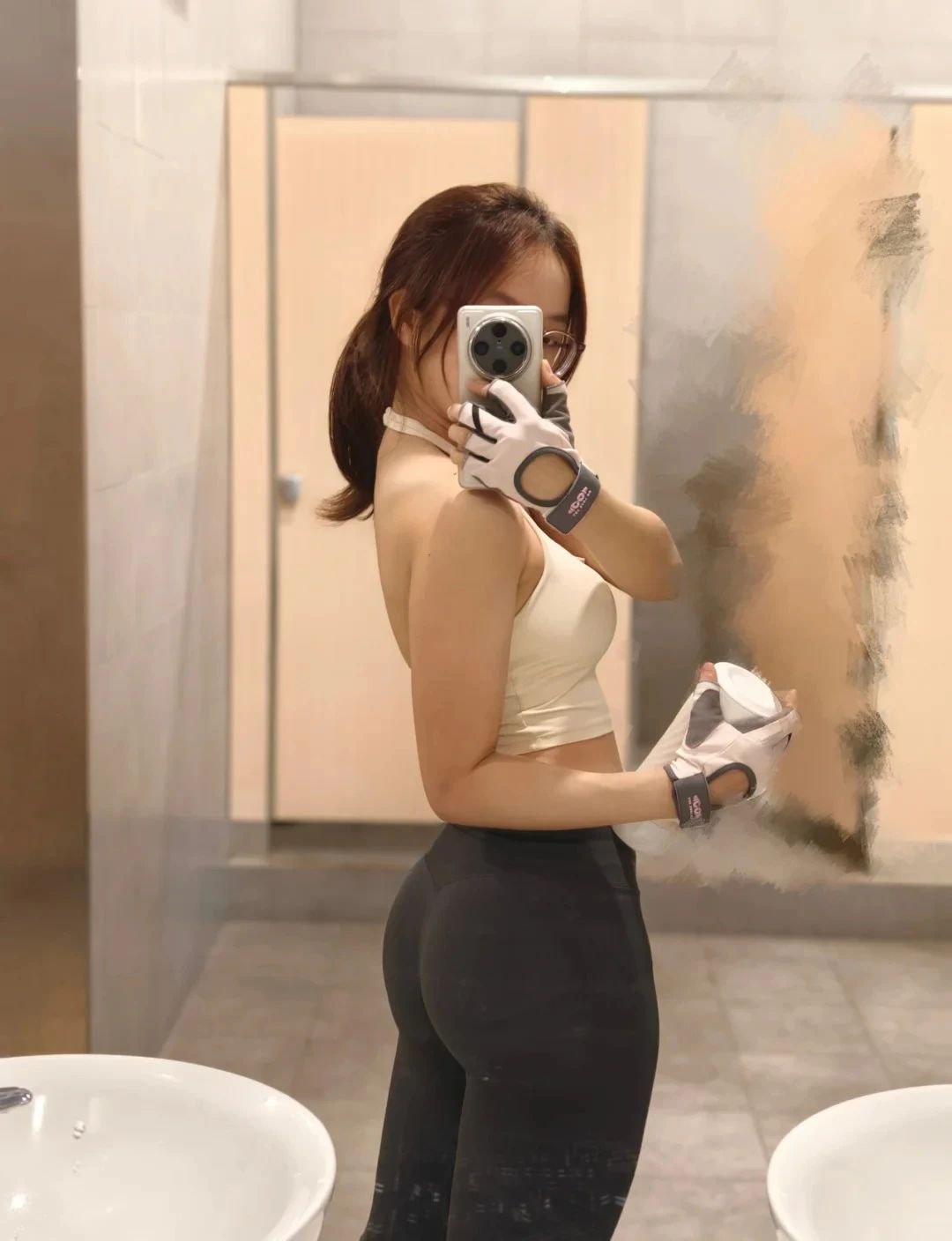 读大一的健身小姐姐，青春感十足