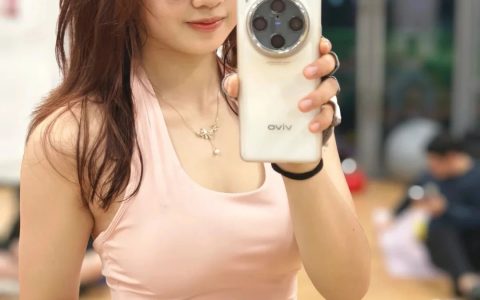 读大一的健身小姐姐，青春感十足