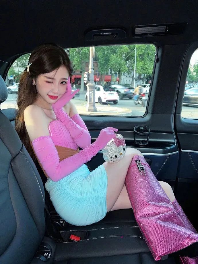 虞书欣露腿引热议，碍了谁的眼？