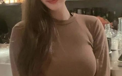 96年国产“美臀”学妹、球臀、初恋颜，笑起来心都要融化了～