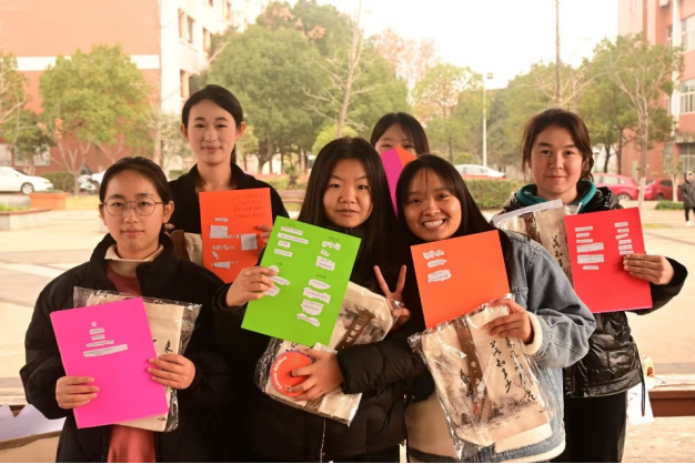 社社发抖：湖北生物科技职业学院 汇鸣读书会