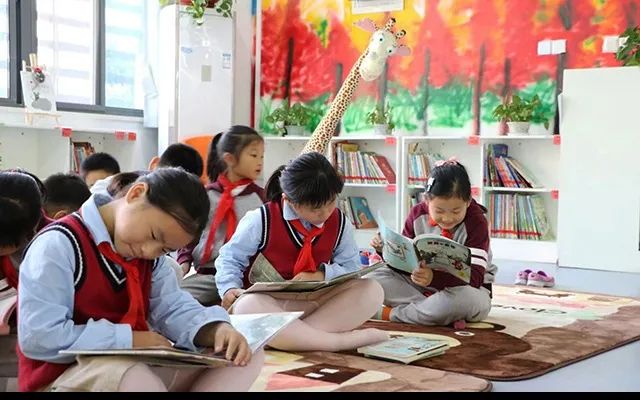 图书馆中的学校:让阅读如呼吸般自然——聚焦学校图书馆的价值重塑与深度应用