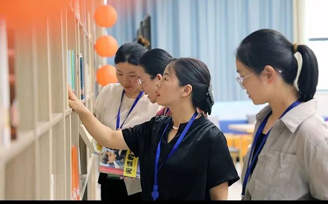 图书馆中的学校：让阅读如呼吸般自然——聚焦学校图书馆的价值重塑与深度应用