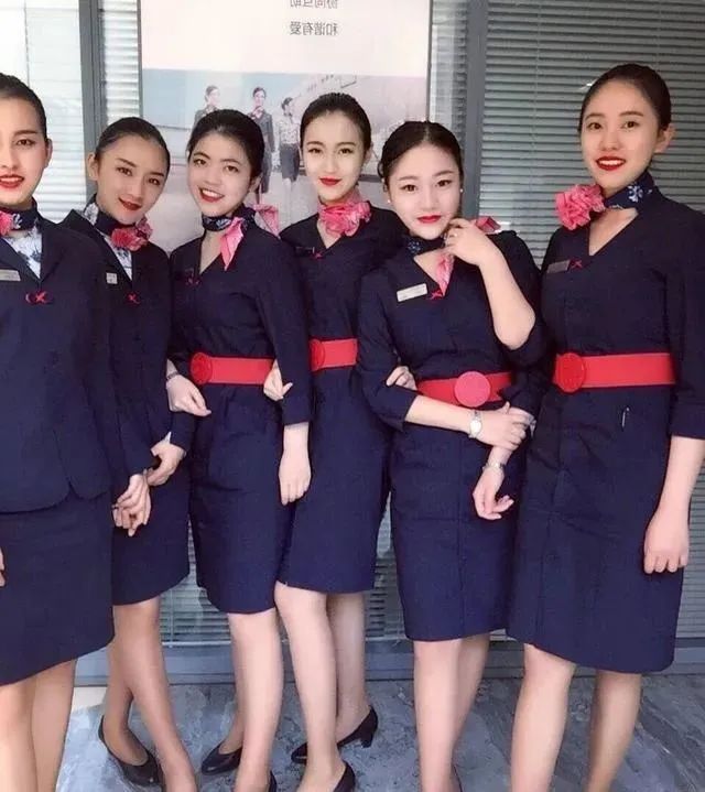 空姐体检照曝光，看傻了无数网友！