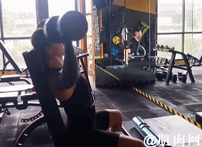 空姐体检照曝光，看傻了无数网友！