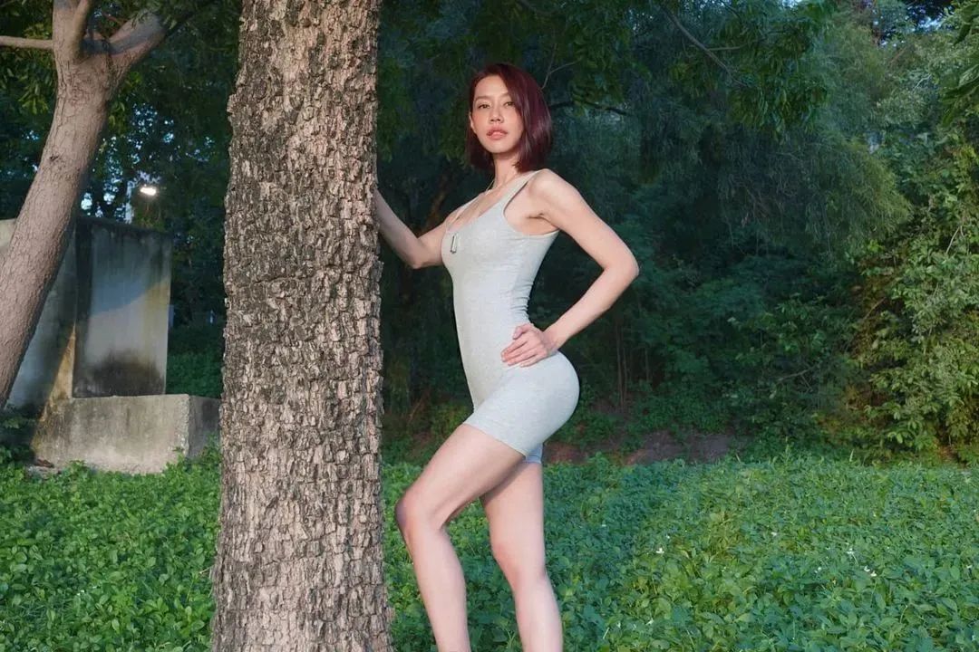 43岁辣妈“立体翘臀”,34D杯美胸,身材太犯规,一夜爆红