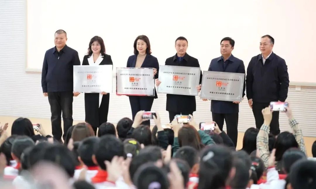 “红领巾图书角”在秦皇岛启动,中少总社“阅读+”合作校授牌及阅读课活动举办