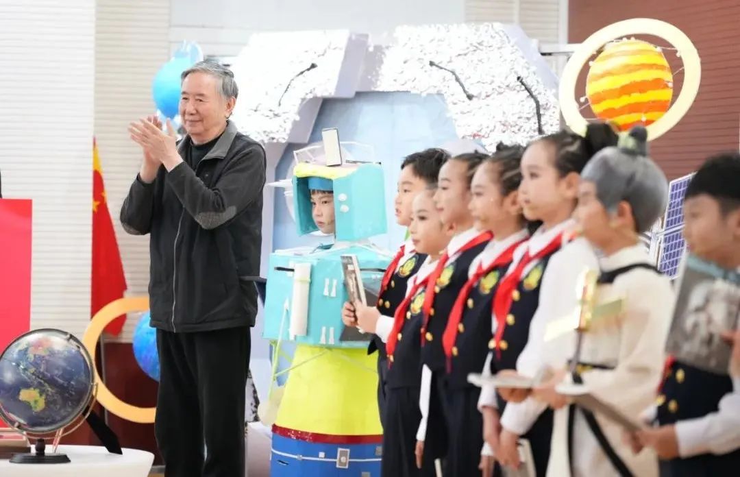 “红领巾图书角”在秦皇岛启动,中少总社“阅读+”合作校授牌及阅读课活动举办