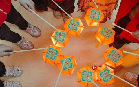 房县图书馆举行“巧手花灯迎新年 窗花剪纸品年俗”—— DIY非遗文化体验活动