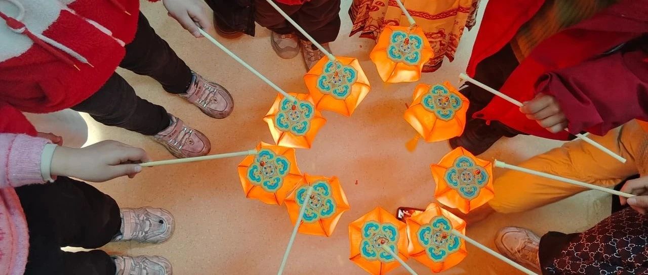 房县图书馆举行“巧手花灯迎新年 窗花剪纸品年俗”—— DIY非遗文化体验活动