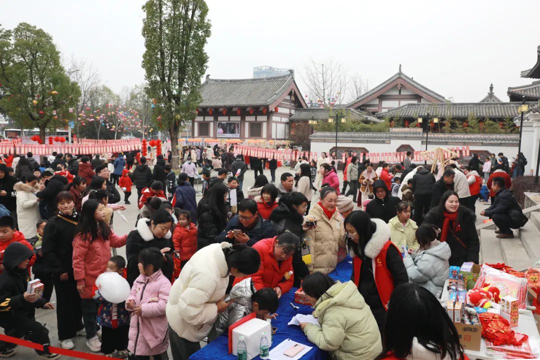 咸安区2025年龙潭里“三元庙会”：非遗贺新春 欢乐闹元宵