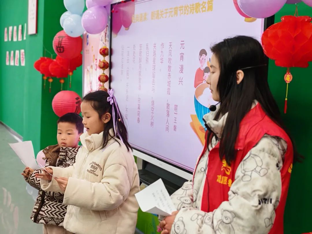 郧西县图书馆开展“书香话团圆 花灯庆元宵”元宵节主题亲子阅读活动