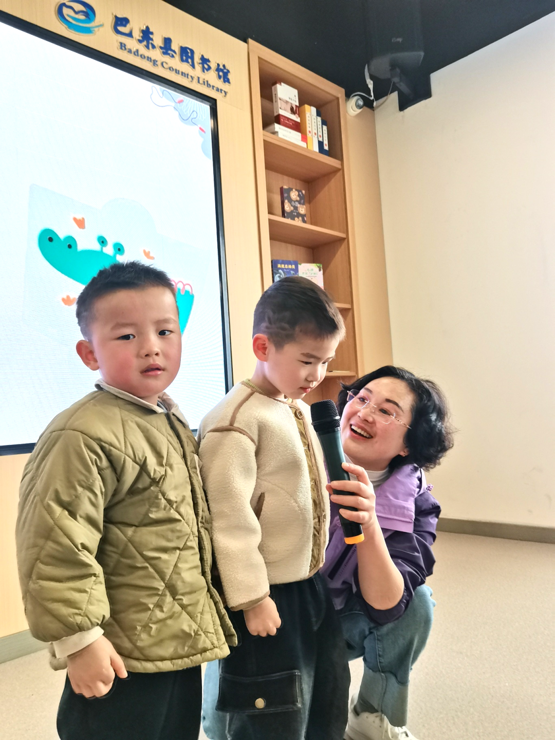 图书馆里的亲子阅读：巴东县图书馆少儿分馆开启知识与创意的奇妙旅程