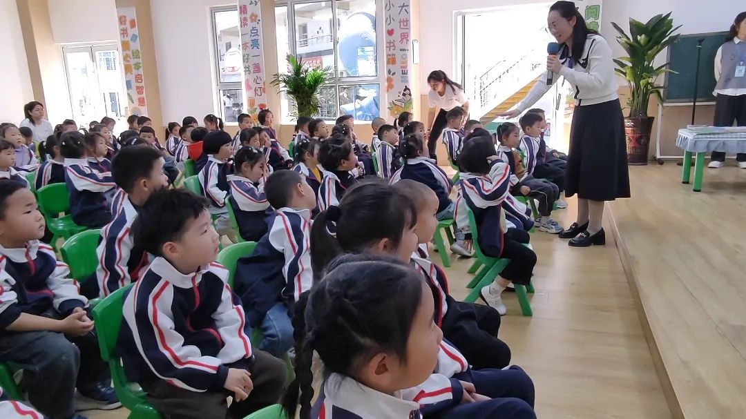 “春风翻书页 童心探世界”南漳县图书馆2025年春少儿阅读季精彩启航