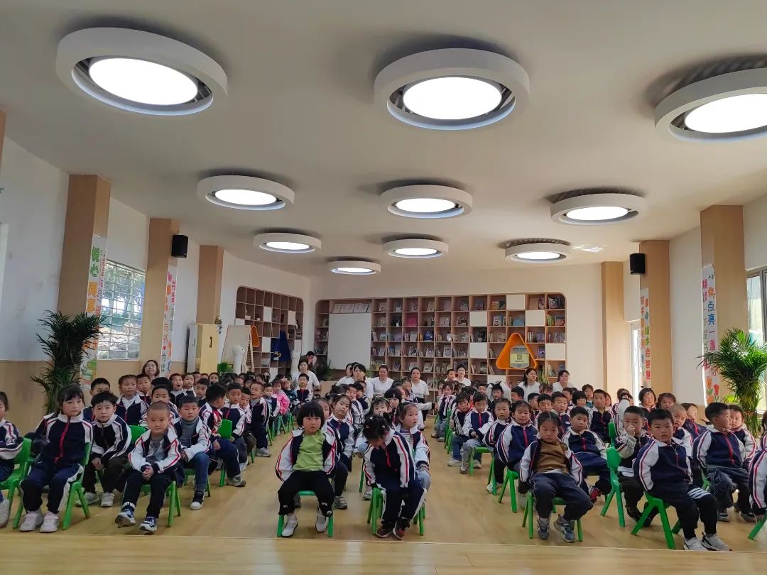 “春风翻书页 童心探世界”南漳县图书馆2025年春少儿阅读季精彩启航