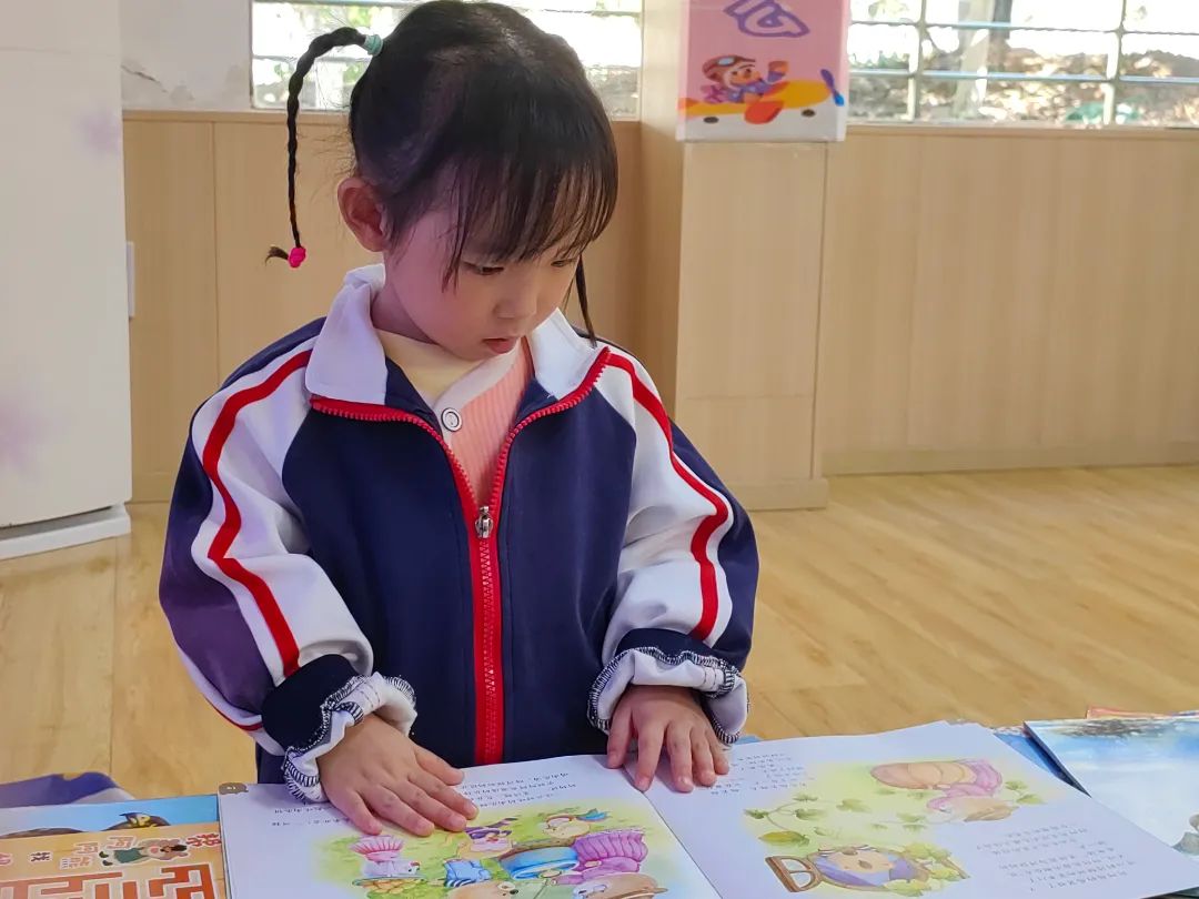 “春风翻书页 童心探世界”南漳县图书馆2025年春少儿阅读季精彩启航