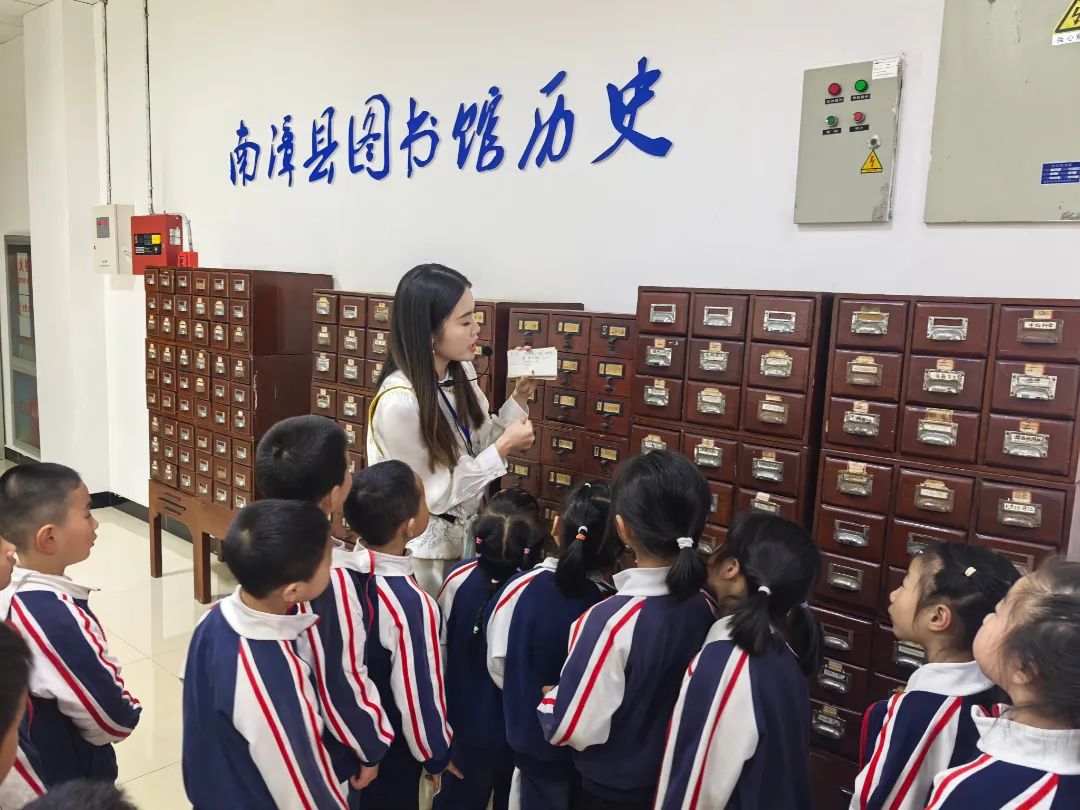 “春风翻书页 童心探世界”南漳县图书馆2025年春少儿阅读季精彩启航