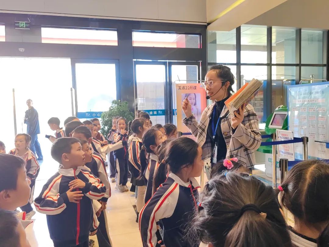 “春风翻书页 童心探世界”南漳县图书馆2025年春少儿阅读季精彩启航