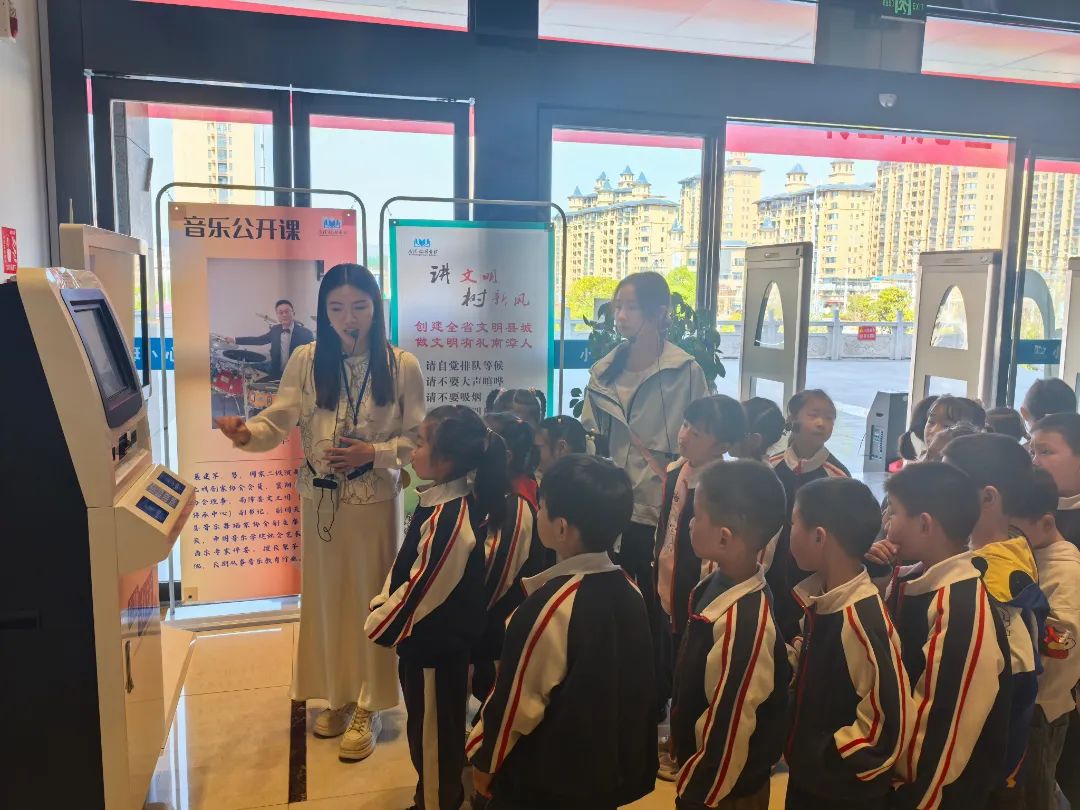 “春风翻书页 童心探世界”南漳县图书馆2025年春少儿阅读季精彩启航