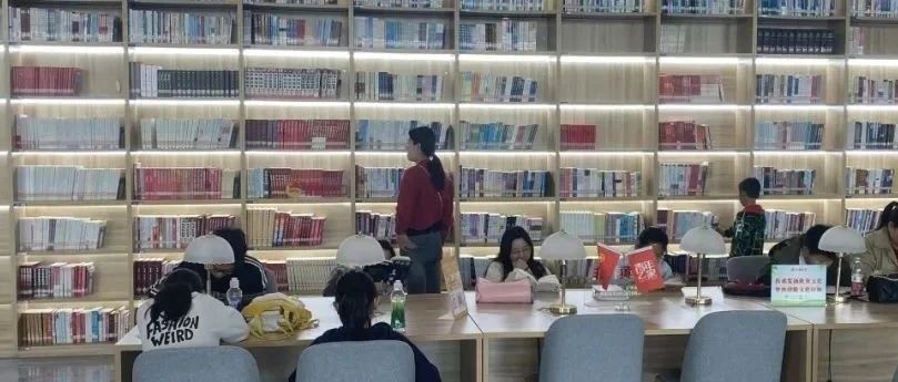 清明小长假 丹江口市图书馆书香氤氲润心灵