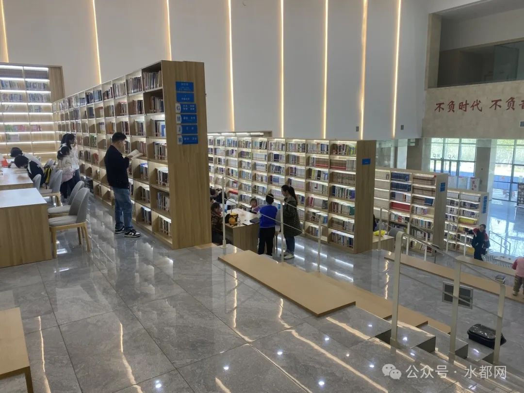 清明小长假 丹江口市图书馆书香氤氲润心灵