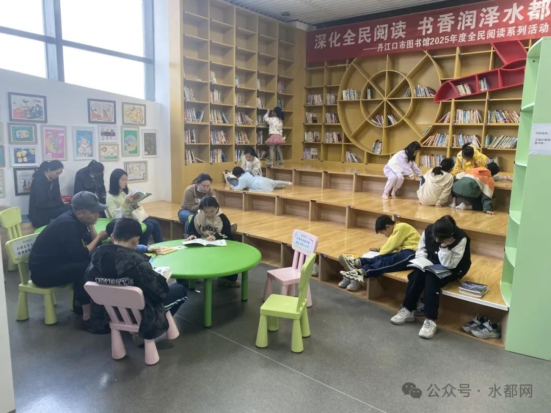 清明小长假 丹江口市图书馆书香氤氲润心灵