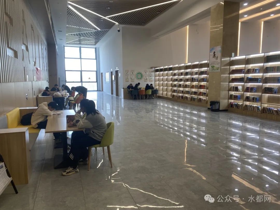 清明小长假 丹江口市图书馆书香氤氲润心灵