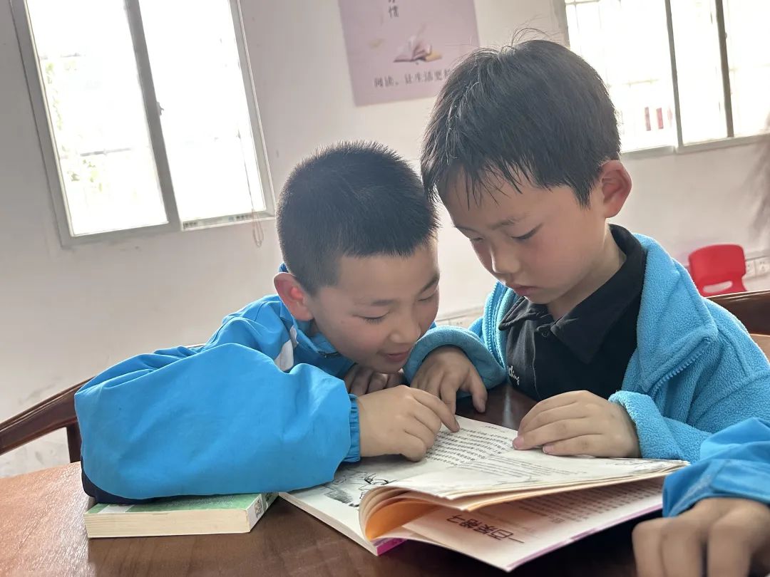 书香直达基层 共享图书暖童心:随县图书馆“流动书香”走进高城寺小学