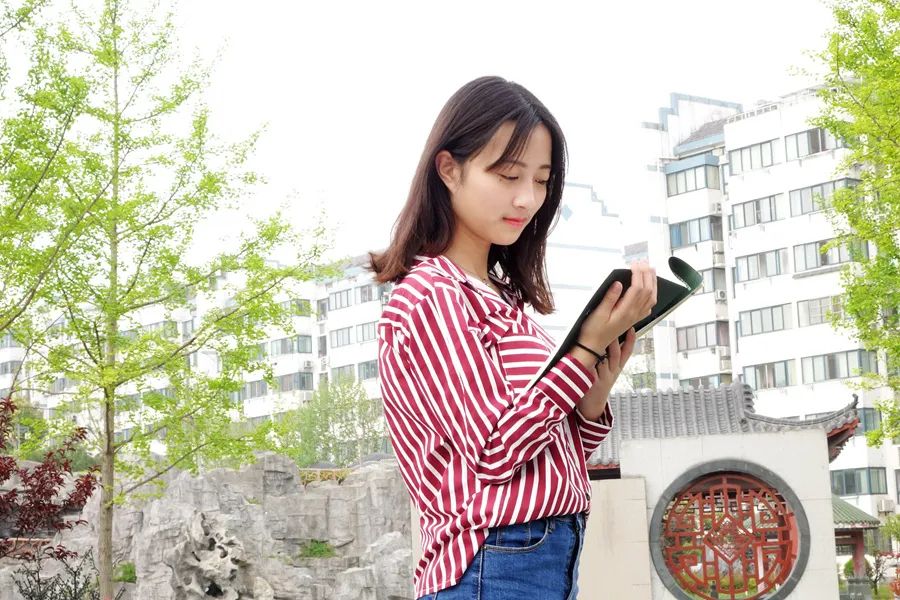 10 本好书推荐 + 读书节惊喜活动，让阅读成为汉江师范学院的春日暖阳～