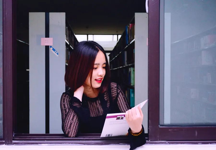 10 本好书推荐 + 读书节惊喜活动，让阅读成为汉江师范学院的春日暖阳～