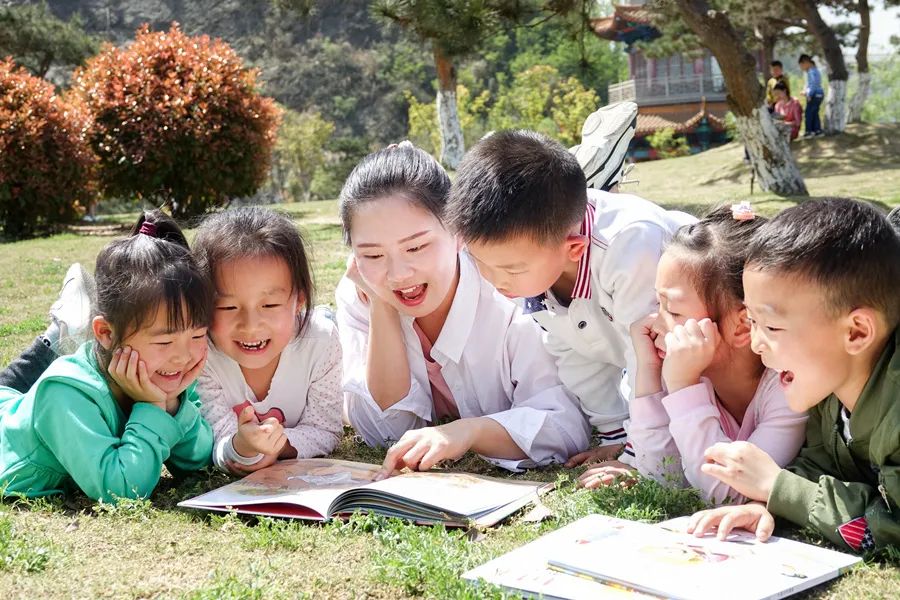 10 本好书推荐 + 读书节惊喜活动，让阅读成为汉江师范学院的春日暖阳～