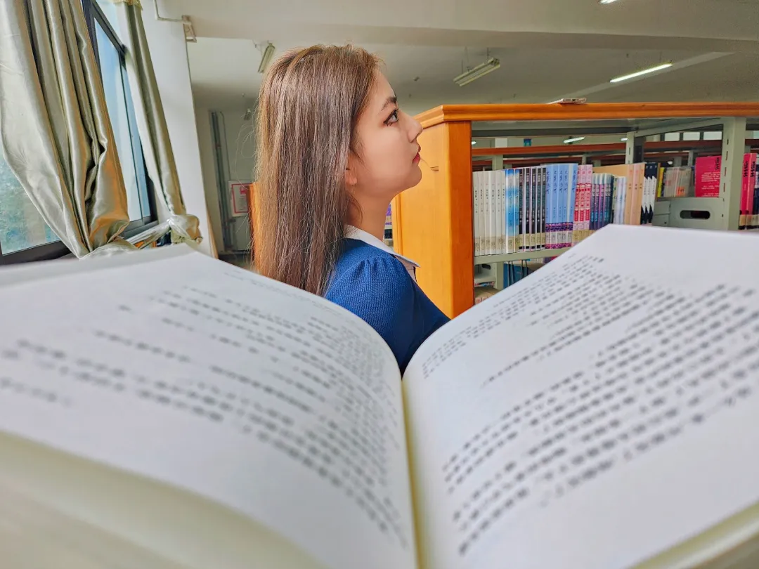 10 本好书推荐 + 读书节惊喜活动，让阅读成为汉江师范学院的春日暖阳～