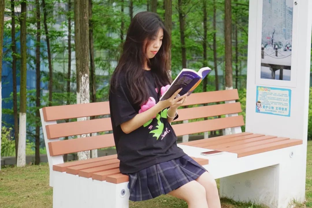 10 本好书推荐 + 读书节惊喜活动，让阅读成为汉江师范学院的春日暖阳～
