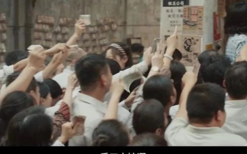 斗地痞、摆地摊，山东单亲妈妈带女儿流落香港，500元起家，建立起庞大商业帝国，产品卖到美国……