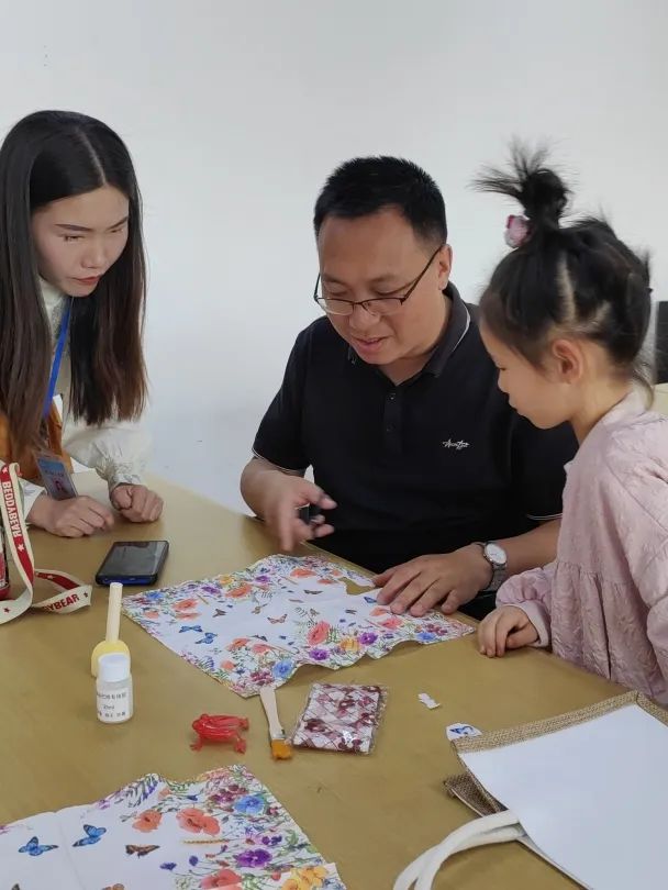 以“包”传情，感恩母爱｜南漳县图书馆蝶骨巴特包亲子DIY活动温情落幕！