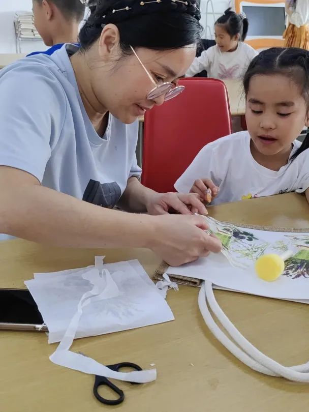 以“包”传情，感恩母爱｜南漳县图书馆蝶骨巴特包亲子DIY活动温情落幕！