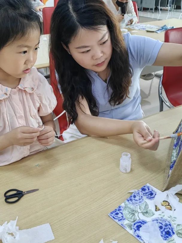 以“包”传情，感恩母爱｜南漳县图书馆蝶骨巴特包亲子DIY活动温情落幕！