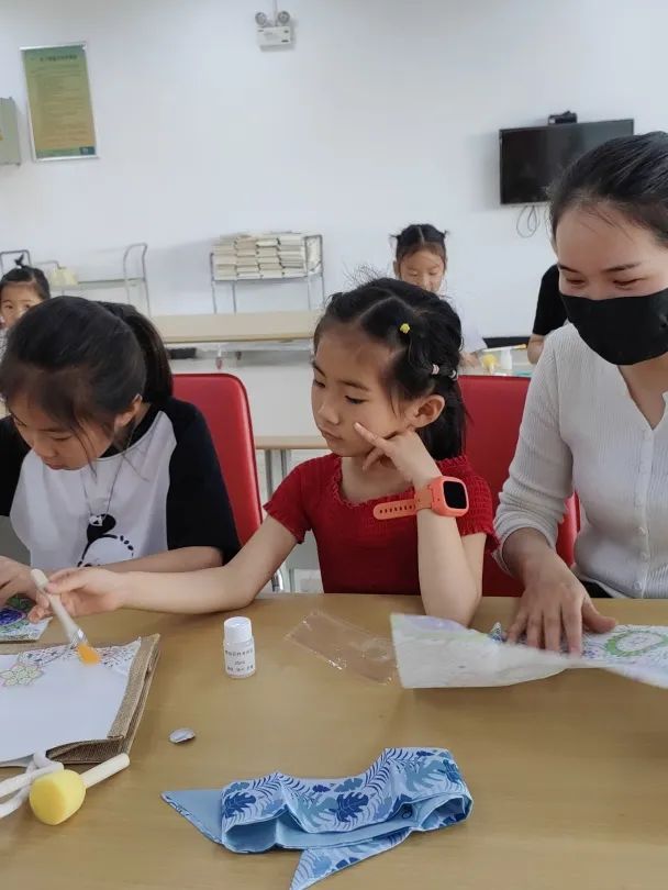 以“包”传情，感恩母爱｜南漳县图书馆蝶骨巴特包亲子DIY活动温情落幕！