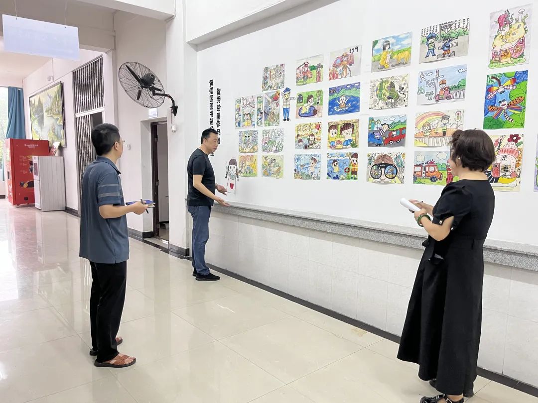 黄州区图书馆“岗位服务质量提升月”首战告捷，环境整治显成效