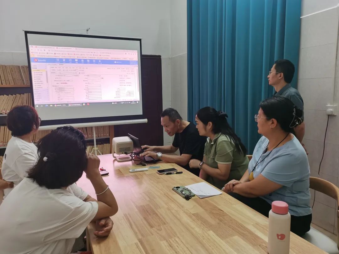 强技赋能增质效：黄州区区图书馆“岗位服务质量提升月”第三阶段技能培训工作扎实推进