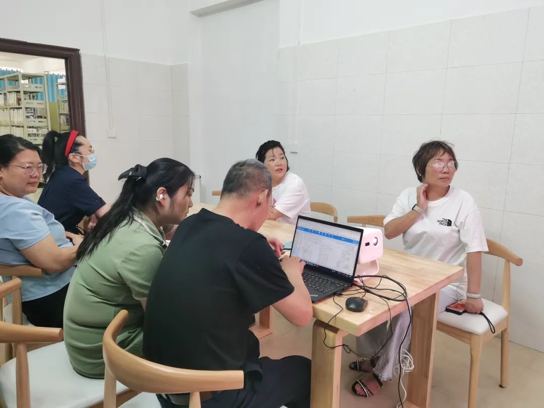 强技赋能增质效：黄州区区图书馆“岗位服务质量提升月”第三阶段技能培训工作扎实推进