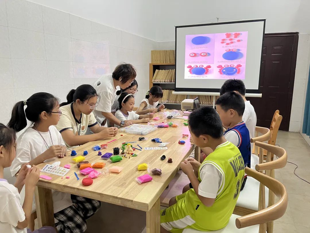 黄州区图书馆暑期公益课堂系列活动：超轻黏土DIY手工欢乐开启