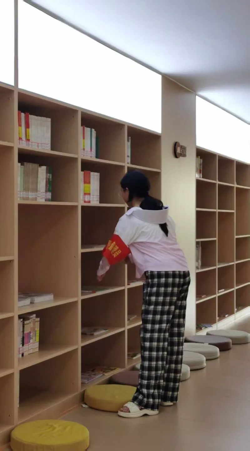 房县图书馆暑期志愿者风采纪实