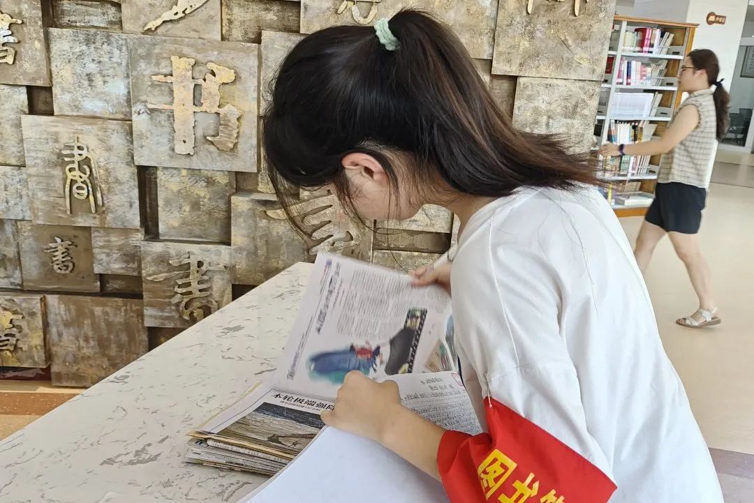 房县图书馆暑期志愿者风采纪实