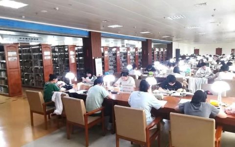 坚守服务初心 彰显责任担当：荆州市图书馆张玲君同志以务实作风提升服务质效